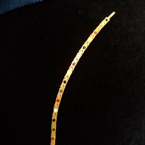 Satin Gold Tone Reversible Stainless Steel Bracelet 7 3/4"  XO One side - Picture 4 of 6